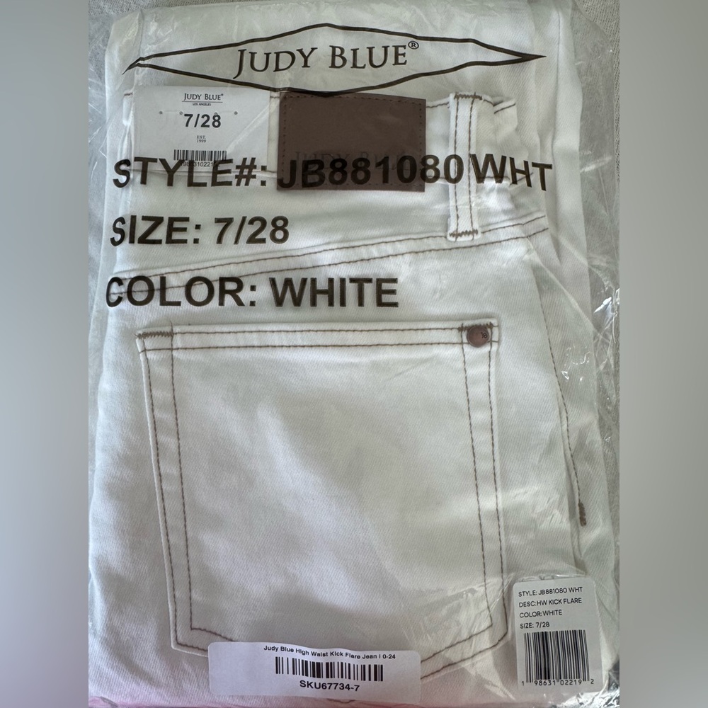 Judy Blue White Kick Flares NEW - Picture 3 of 4